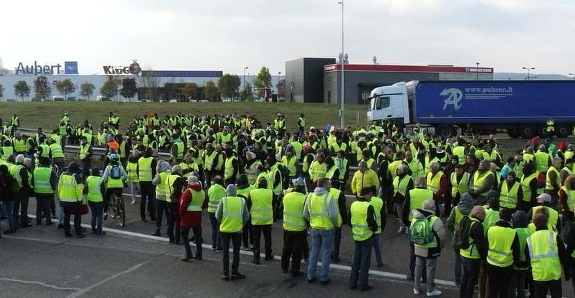 Frankreich: Ausgangssperren und Proteste nach Ausschreitungen geplant